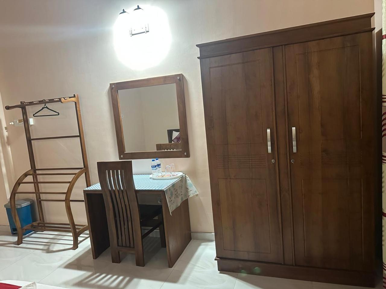 Lahiru Airport Villa Andiambalama Esterno foto