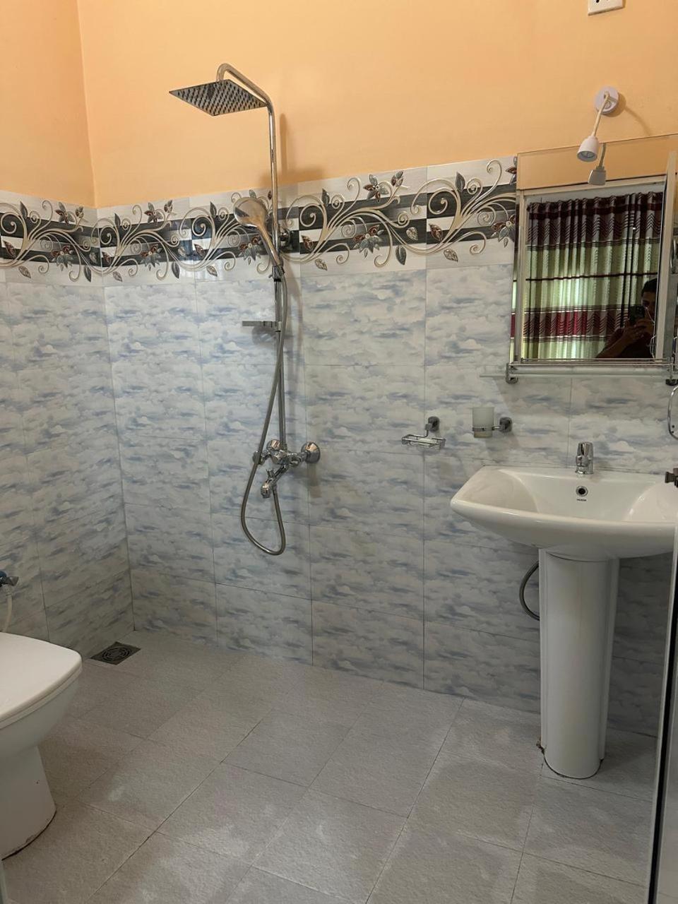 Lahiru Airport Villa Andiambalama Esterno foto
