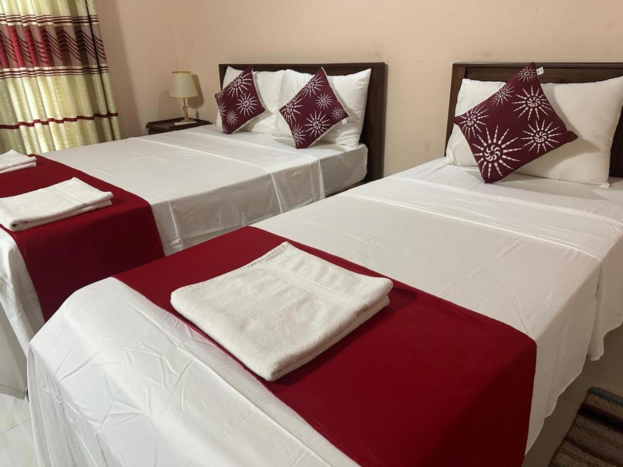 Lahiru Airport Villa Andiambalama Esterno foto