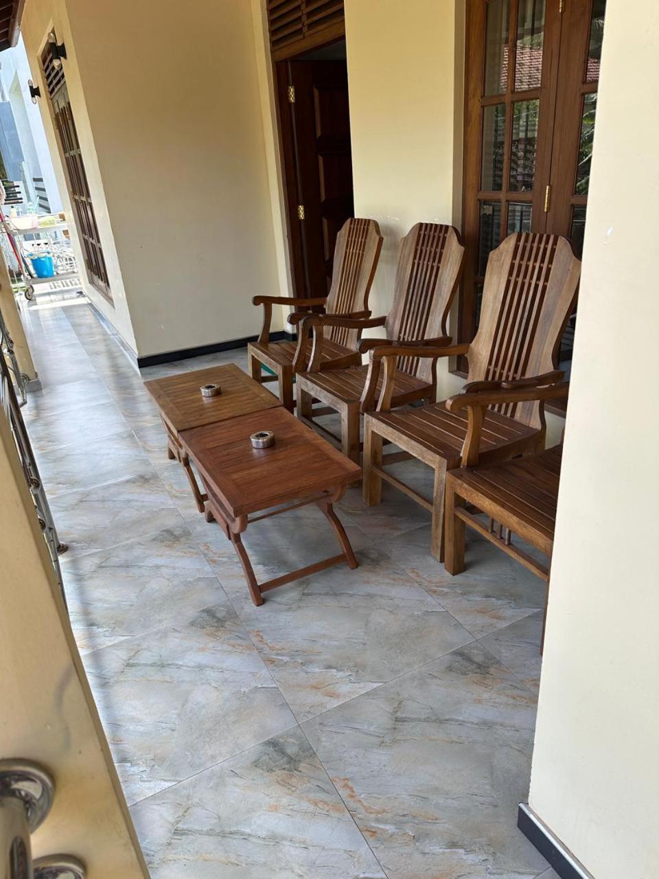 Lahiru Airport Villa Andiambalama Esterno foto
