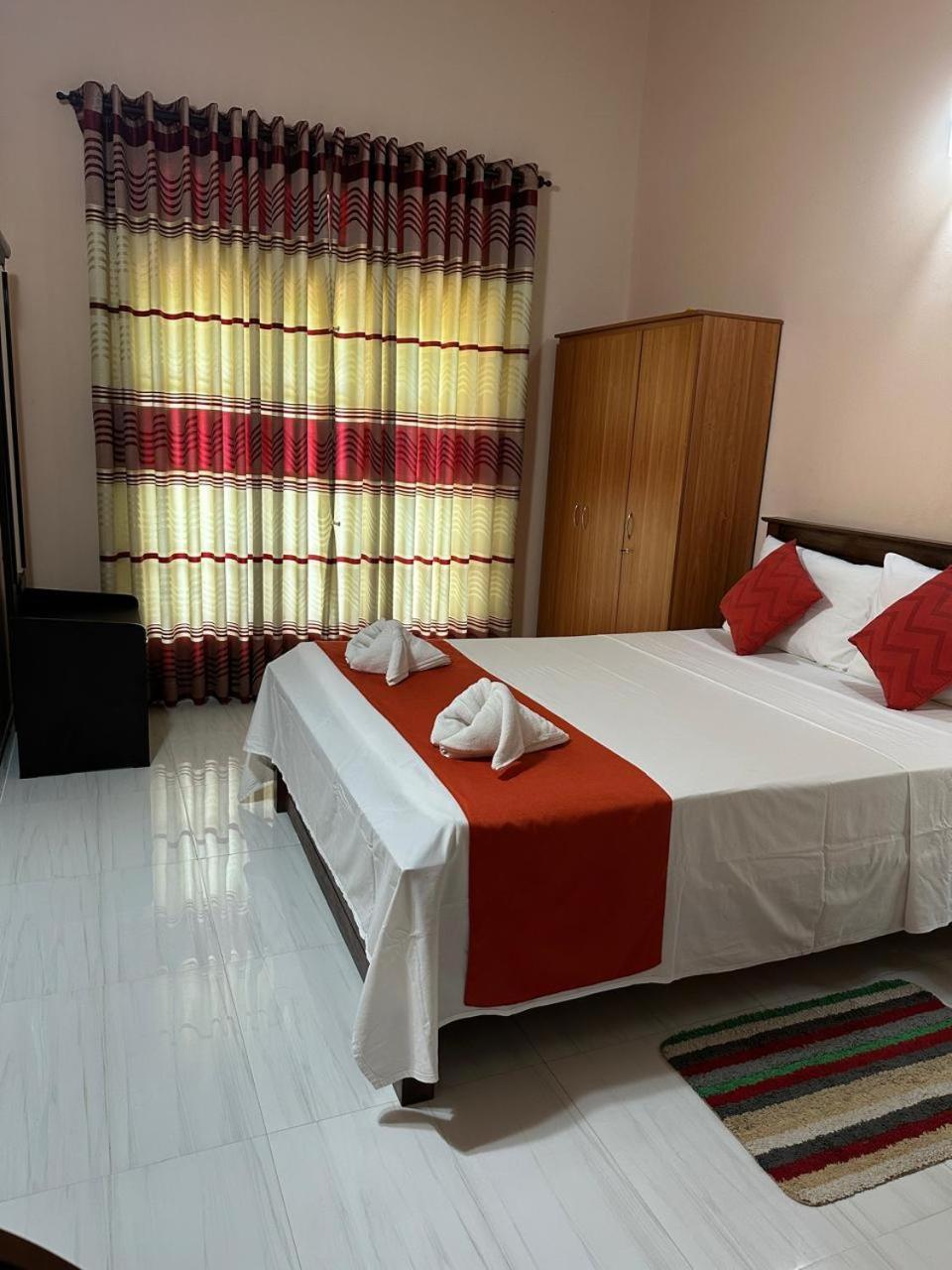 Lahiru Airport Villa Andiambalama Esterno foto