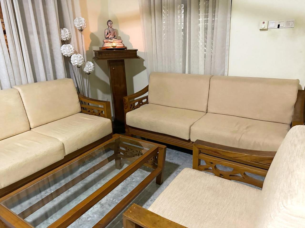 Lahiru Airport Villa Andiambalama Esterno foto